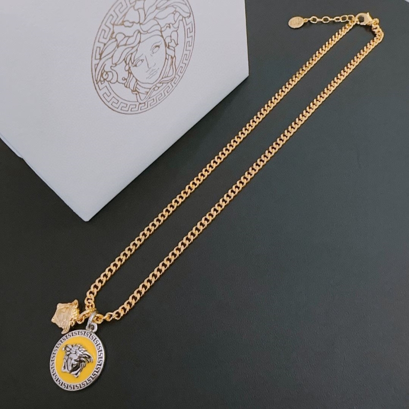 VERSACE